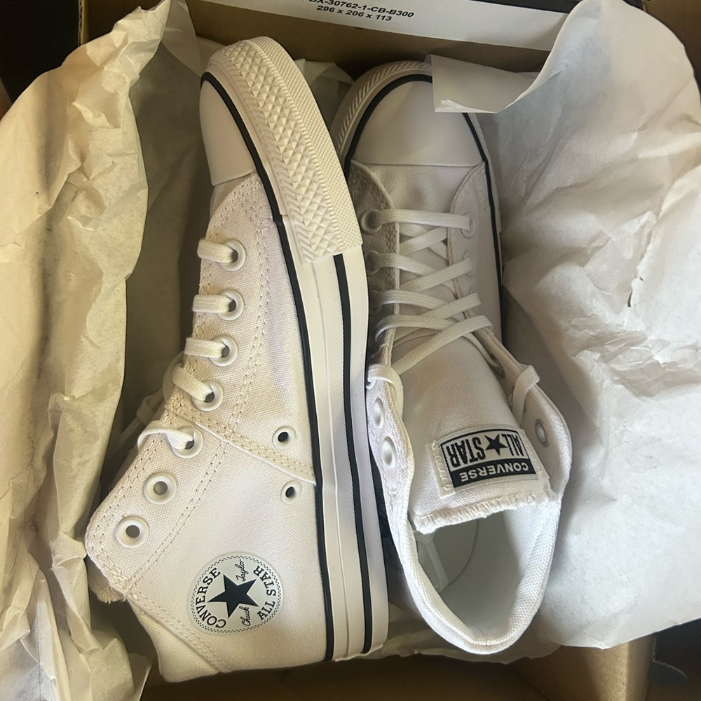 Converse Midi-Top White Women’s Chuck Taylor’s